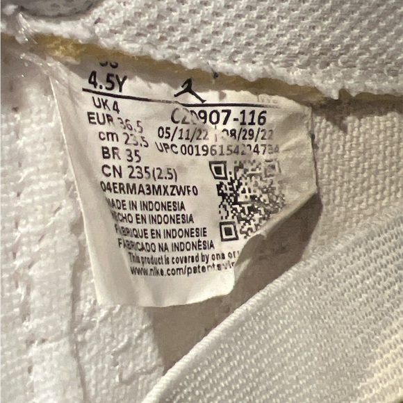 Nike Air Jordan 11 CMFT Low White Gym Red Basketball Shoes, Size Youth 4.5 - Picture 7 of 8